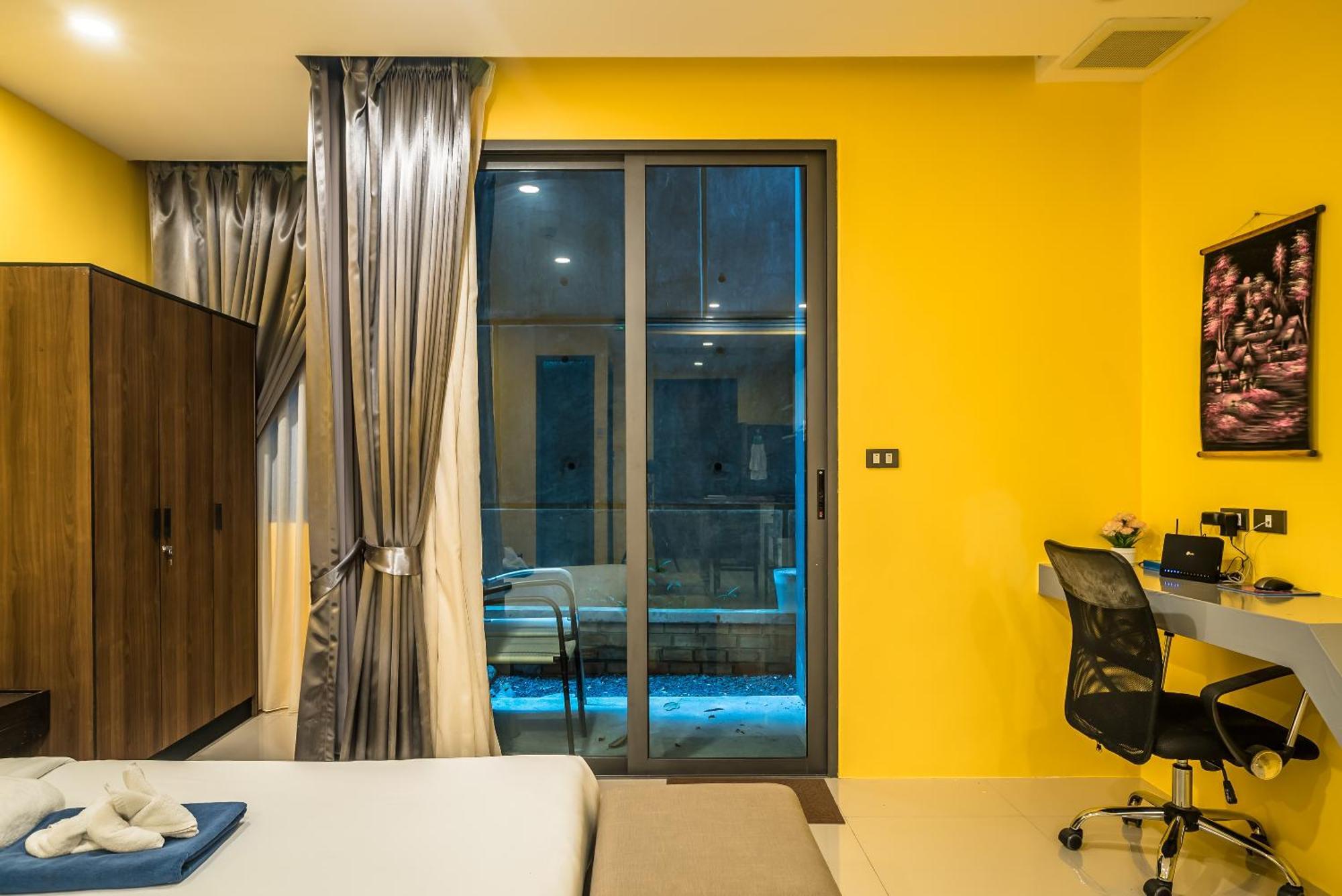 Private Apartment At Emerald Terrace Patong Exterior foto